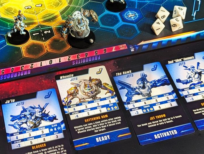 … gespickt mit Deckbuilding und eingängigen Regeln …