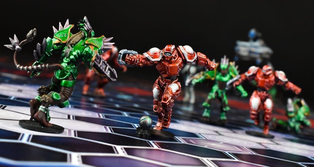 Schnelle, brutale Metall-Ball-Action …